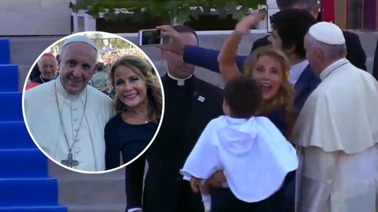El día en que Cathy Barriga se salió de protocolo y le pidió una selfie al Papa Francisco en Maipú