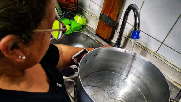 Aguas Andinas anuncia corte de agua en la Región Metropolitana