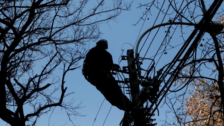 Anuncian cortes de luz para este jueves 3 de abril: Revisa horarios y comunas afectadas