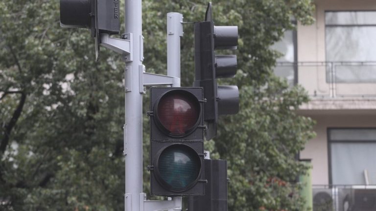 Más de 30 mil clientes sin electricidad: Reportan corte de luz en diversas regiones de Chile