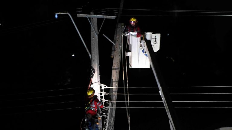 Cortes de luz programados para este 5 y 6 de abril: Comunas y horarios