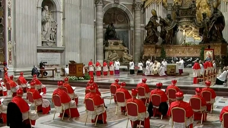 Locura en casas de apuestas de Italia: Buscan adivinar quién será el sucesor del papa Francisco