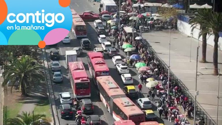 No dejan pasar las micros: Ambulantes se toman pista de transporte público en un desbordado Barrio Meiggs