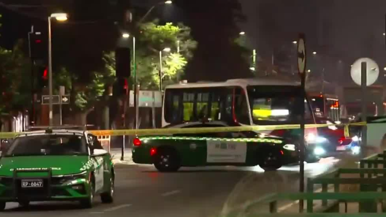 Carabinero de franco frustró robo de camión en Cerrillos: Asaltante quedó en riesgo vital