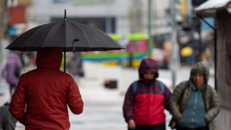 Declaran Alerta Amarilla y suspensión de clases en Punta Arenas por desbordes tras lluvia