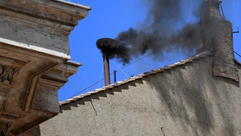 Elección Papa: Van tres votaciones y aún no hay consenso