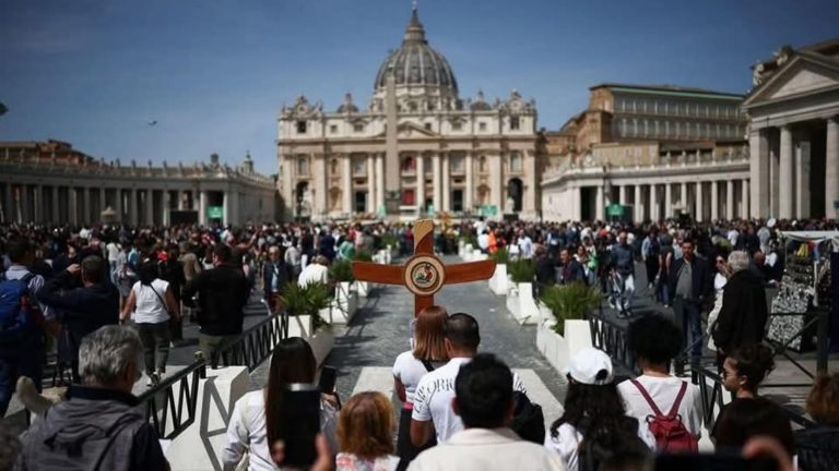 “Habemus Papam”: ¿Qué se dice en el tradicional discurso en latín para anunciar al nuevo Papa?