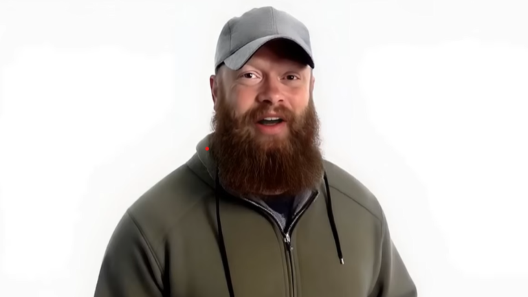 Hombre que fue asesinado “revivió” gracias a la IA y declaró en juicio contra su atacante