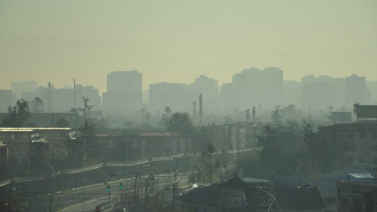 Seremi declara Alerta Ambiental en la región Metropolitana: Revisa la restricción vehicular este miércoles 14