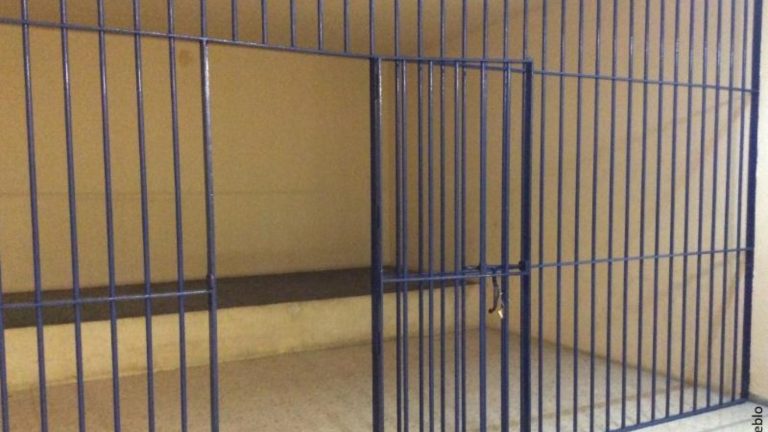 Peligroso delincuente escapó desde comisaría de Valparaíso tras forzar y separar los barrotes de su celda