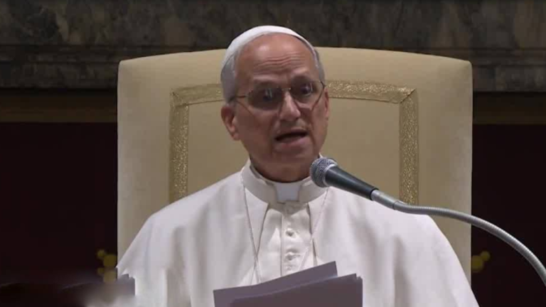 Papa León XIV toma distancia de la comunidad LGBTIQ+: “La familia es entre el hombre y la mujer”