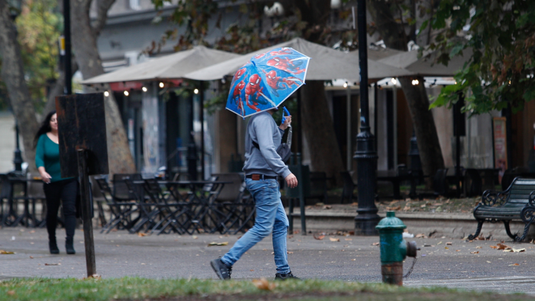 Alerta temprana preventiva para la RM: Sistema frontal traería vientos y aguanieve