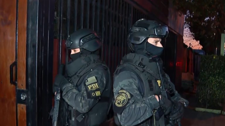 PDI detiene a dos personas en allanamientos en El Bosque: Investigan secuestros y homicidios