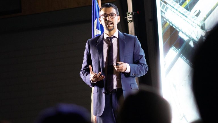 Alcalde de Peñalolén anuncia reducción del 35% en el pago de horas extras a funcionarios municipales