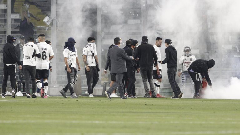 De pretemporada tardía a incidentes: Los hechos que marcaron la debacle de Colo Colo en Libertadores