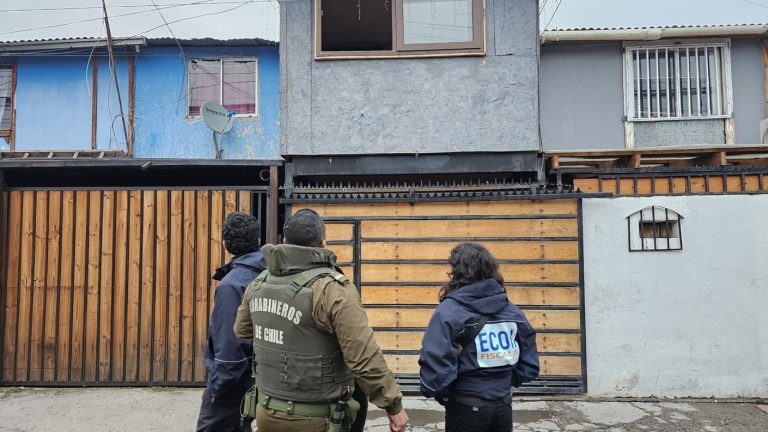 Madre e hija fueron baleadas al interior de su casa en Quilicura: Habrían disparado desde la calle