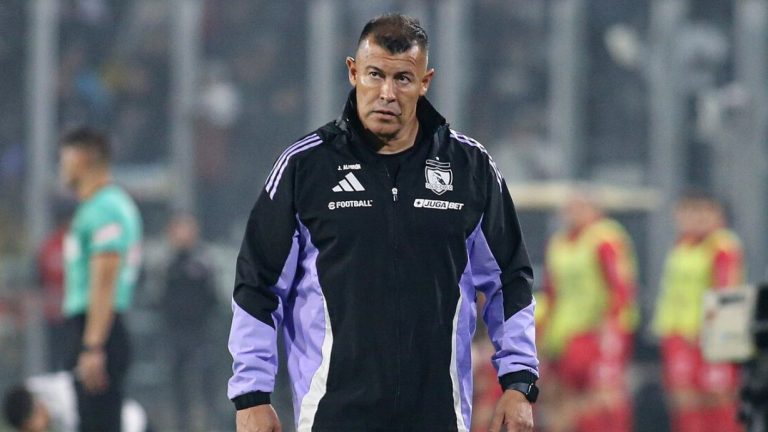 Jorge Almirón no asistió a la conferencia tras empate de Colo Colo: El castigo al que se arriesga