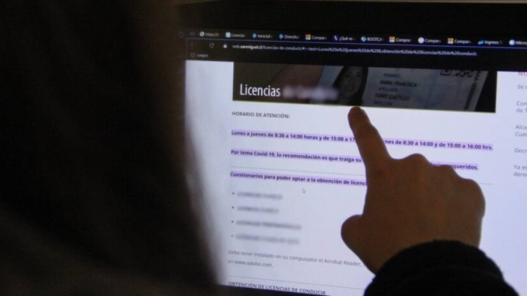 El listado completo de los 777 organismos con funcionarios que salieron del país con licencia médica