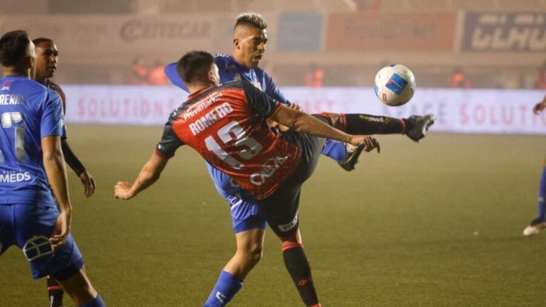 Deportes Limache se titula de “mata gigantes” tras derrotar 2-0 a Universidad de Chile en Quillota