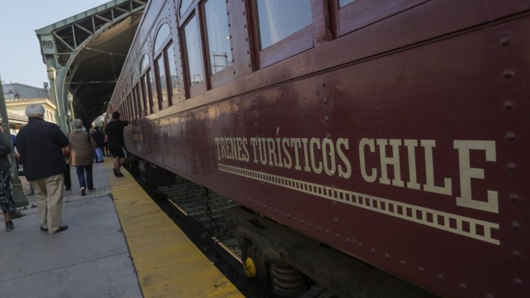 Tren del Recuerdo: el nostálgico viaje en ferrocarril que sale desde Santiago los fines de semana