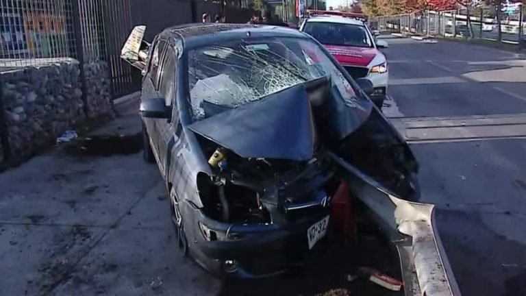 Auto fue atravesado por una barra de contención tras accidente de tránsito en Independencia