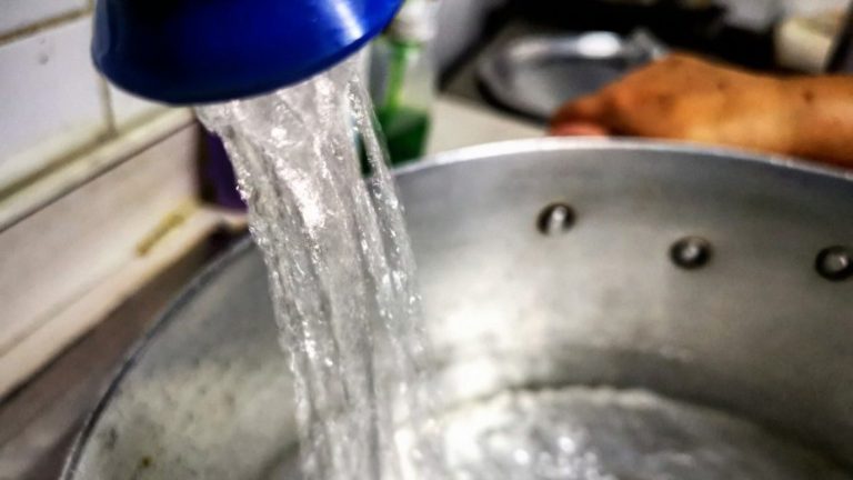 Aguas Andinas anuncia cortes de hasta 11 horas para este martes en la región Metropolitana