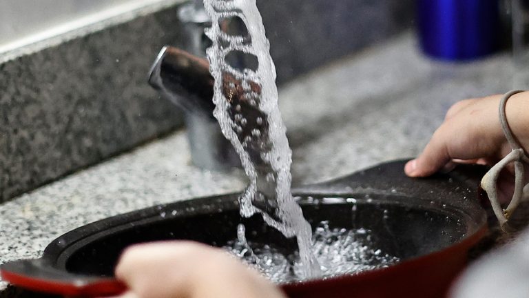 Aguas Andinas confirma corte de agua para este jueves en cuatro comunas de la Región Metropolitana