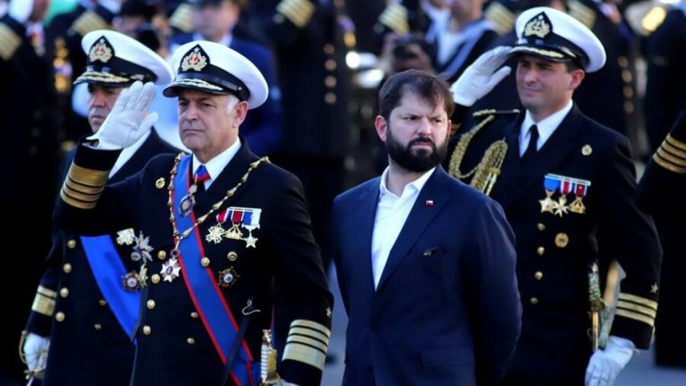 Con presencia del pdte. Boric: Mil efectivos desfilaron por el Día de las Glorias Navales en Valparaíso