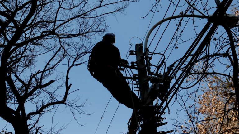Este viernes 2 vuelven los trabajos: Enel confirma corte de luz, sectores y horarios