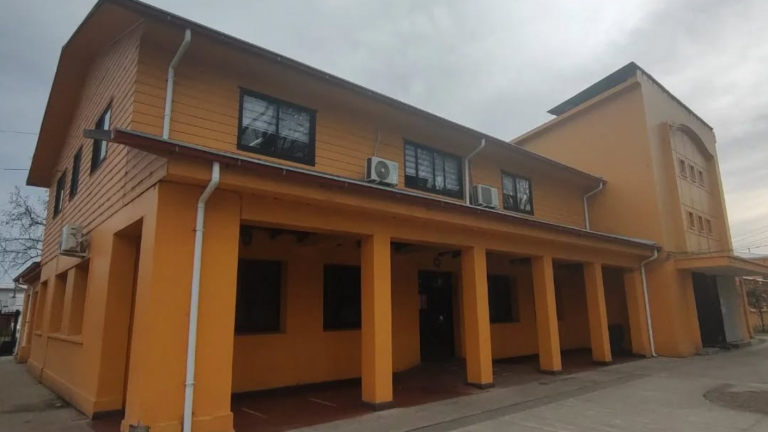 Sujeto armado con cuchillo amenazó a personal de la municipalidad de Bulnes