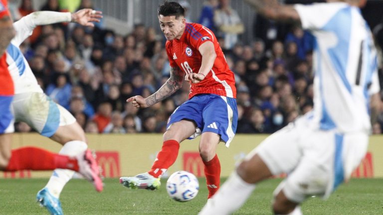 Los podrás ver por Chilevisión y todas sus plataformas: ¿Cuándo juega La Roja ante Argentina y Bolivia?