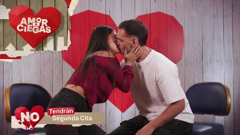¿Le asustó pero le gustó? Productora rechazó a su cita PERO lo premió con apasionado y coqueto beso