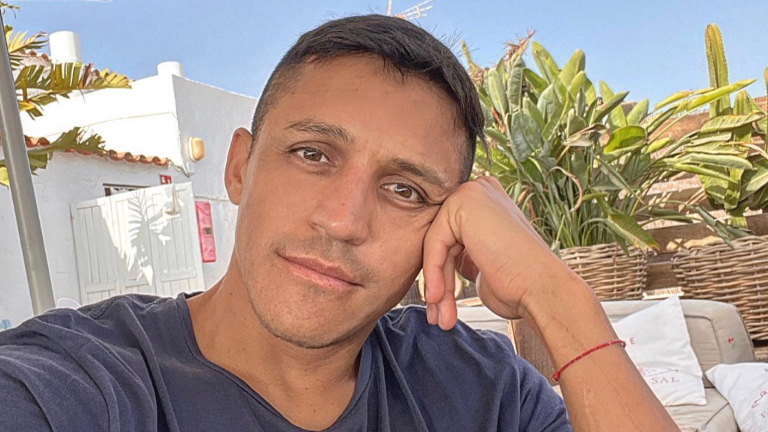 Alexis Sánchez habría encontrado el amor en modelo rusa