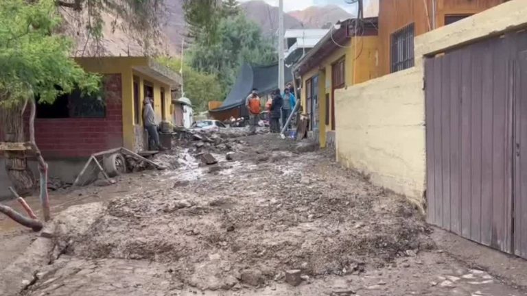 Aluvión en el norte del país dejó graves daños con 50 casas aisladas y 250 damnificados en Huatacondo