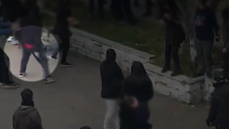 Video muestra momento exacto en que escolar saca un cuchillo durante pelea de colegio de Melipilla