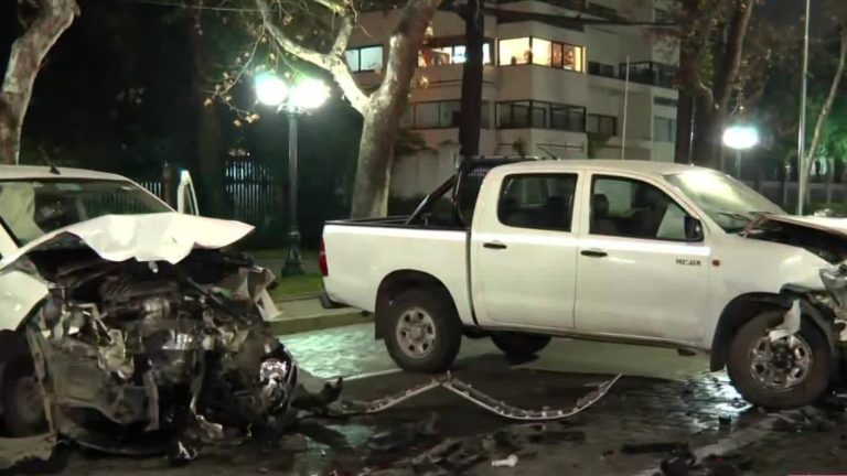 Violento choque frontal dejó tres heridos en Providencia: Adulto mayor terminó en centro asistencial