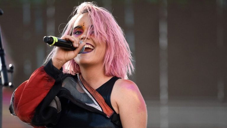 Camila Moreno se presentará GRATIS hoy en el Metro de Santiago