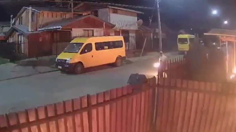 Impactante registro: Bandas rivales se enfrentaron con molotov en Los Ríos