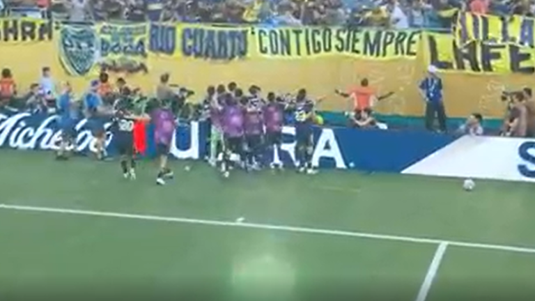 Cabezazo letal: El gol de Rodrigo Battaglia para aumentar la fiesta de Boca ante el Benfica