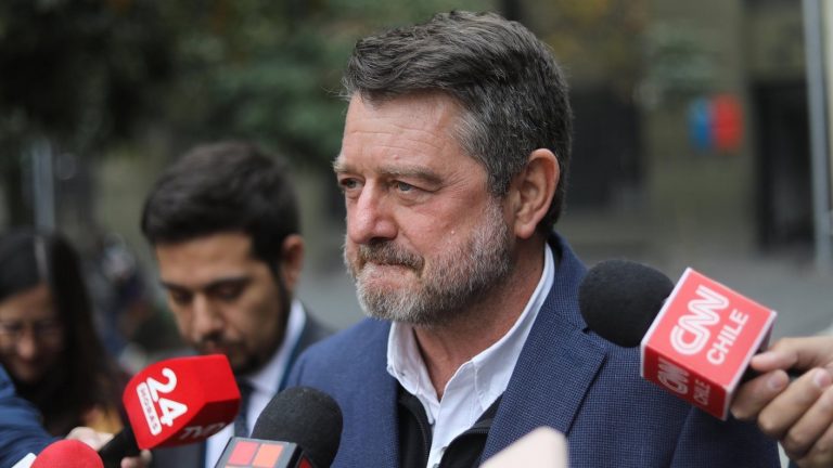 Claudio Orrego declaró como imputado por eventual fraude al fisco en campaña a reelección