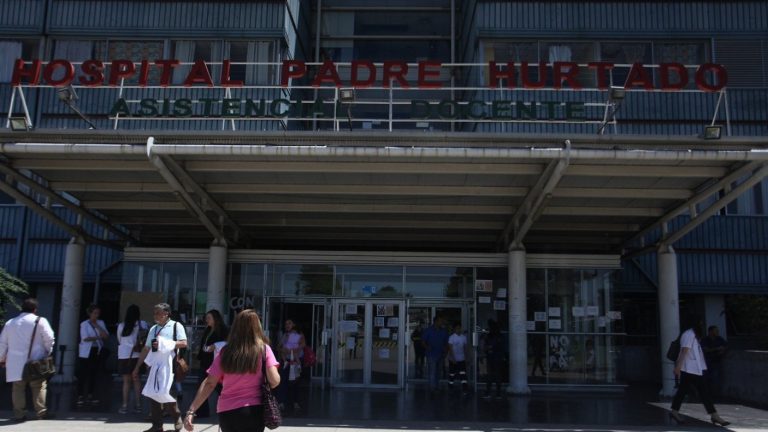 Hombre fue dejado en el Hospital Padre Hurtado sin vida: Cuerpo tiene un impacto de bala