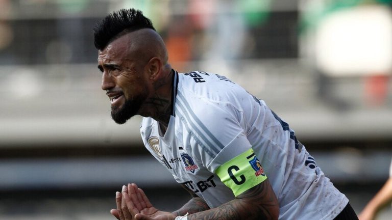 Colo Colo cae ante Audax que llega a la cima de la tabla: Vidal fue expulsado
