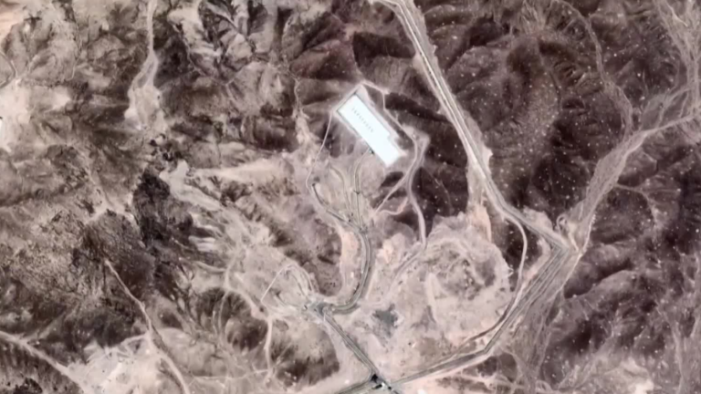 VIDEO | Cámara satelital captó el antes y después de los bombardeos a instalaciones nucleares en Irán