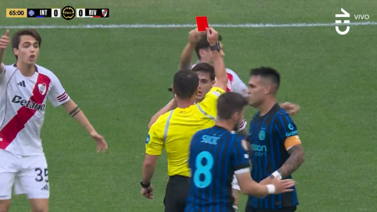 Los errores se pagan: La insólita jugada que le costó la expulsión a Martínez Quarta en River