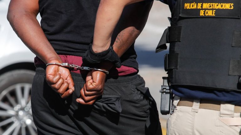 Encerradas y deshidratadas: Lo que se sabe del maltrato contra tres niñas en Iquique