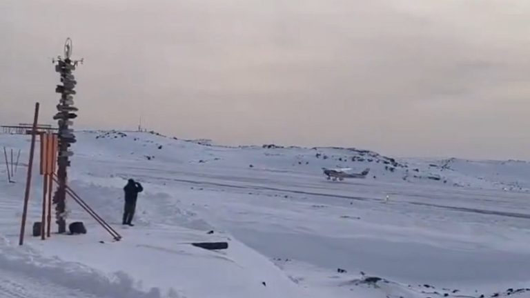 Alerta en la Antártica: Piloto de aeronave fue detenido tras transgredir itinerario de vuelo