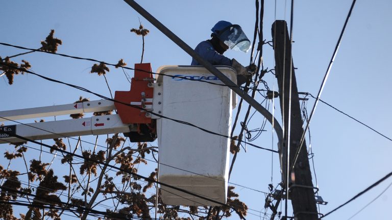 Enel advierte que habrá cortes de luz en CINCO comunas de la Región Metropolitana para este jueves 19