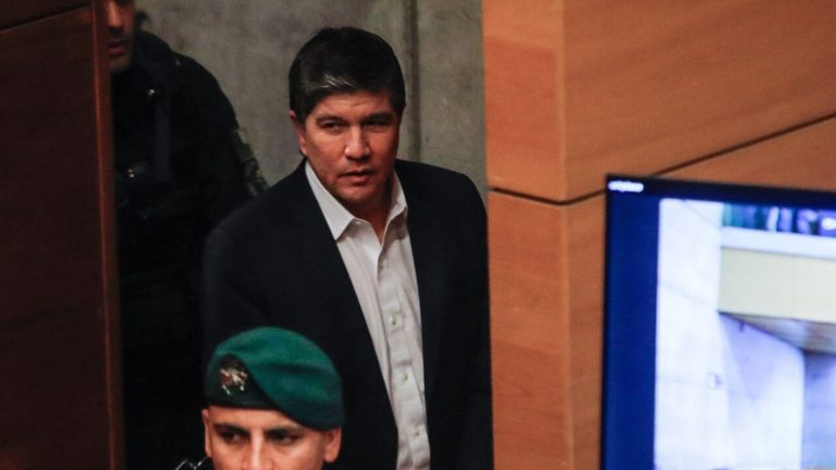 Manuel Monsalve es trasladado de urgencia a una clínica en Viña del Mar