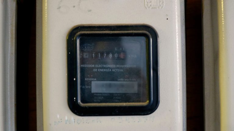 Enel realiza a esta hora cortes de luz en varias comunas de la Región Metropolitana