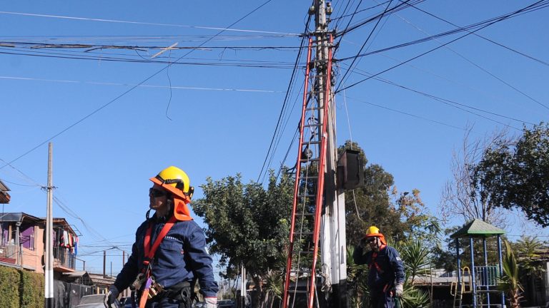 Enel informa que SIETE comunas de la región Metropolitana tendrán cortes de luz este miércoles 24